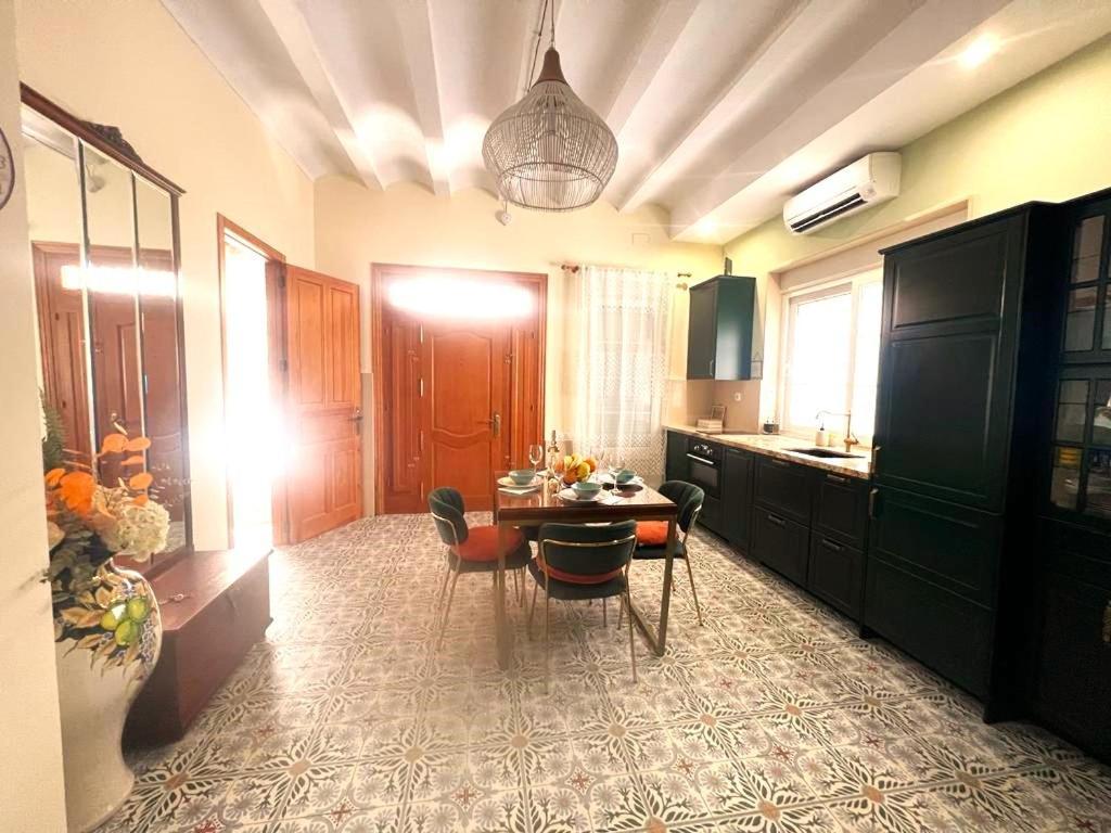 Esmeralda Apartment With Free Private Underground Parking Valencia Buitenkant foto