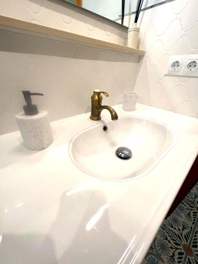 Esmeralda Apartment With Free Private Underground Parking Valencia Buitenkant foto